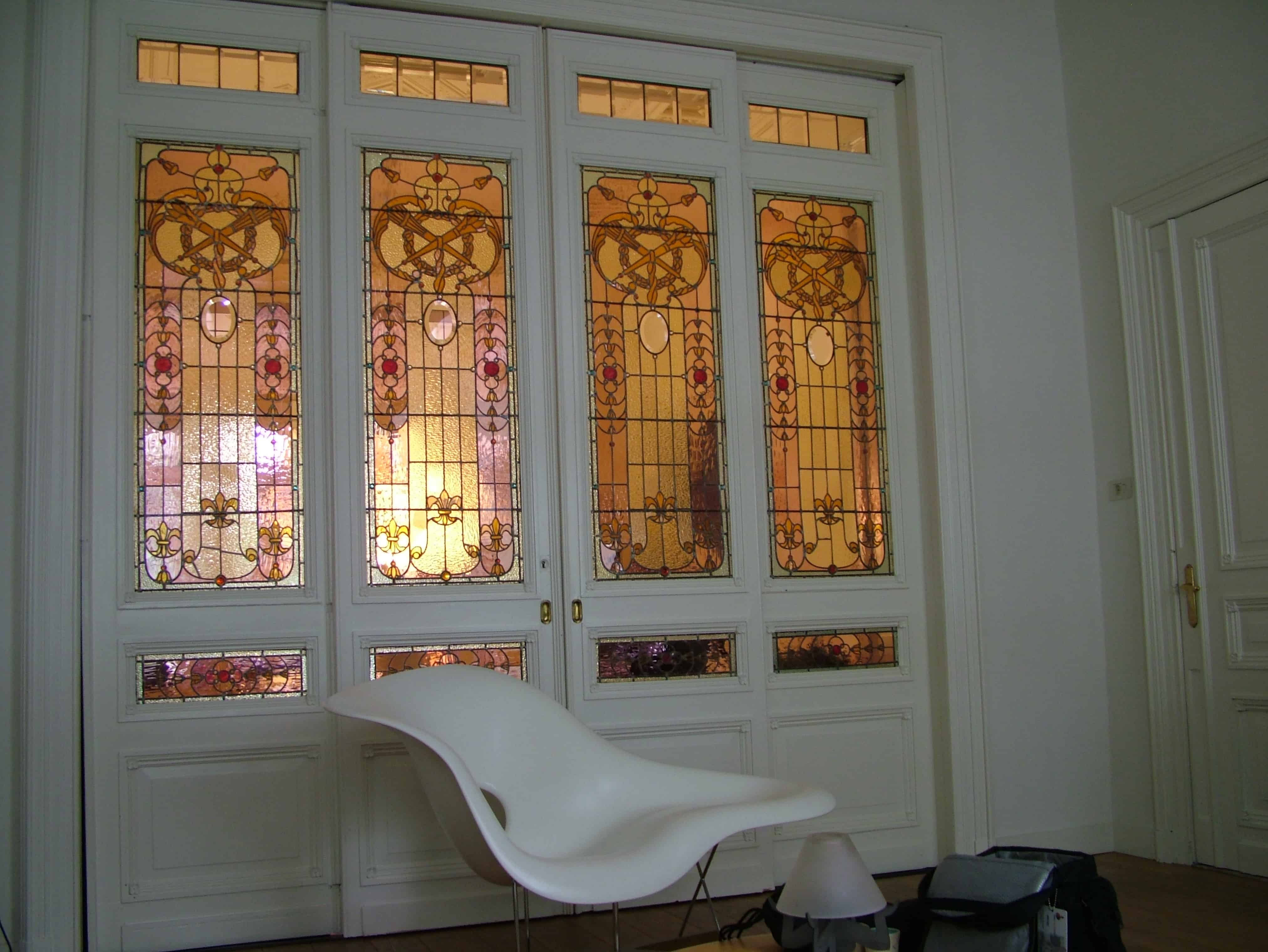 Glas-in-lood paneel in het daglicht